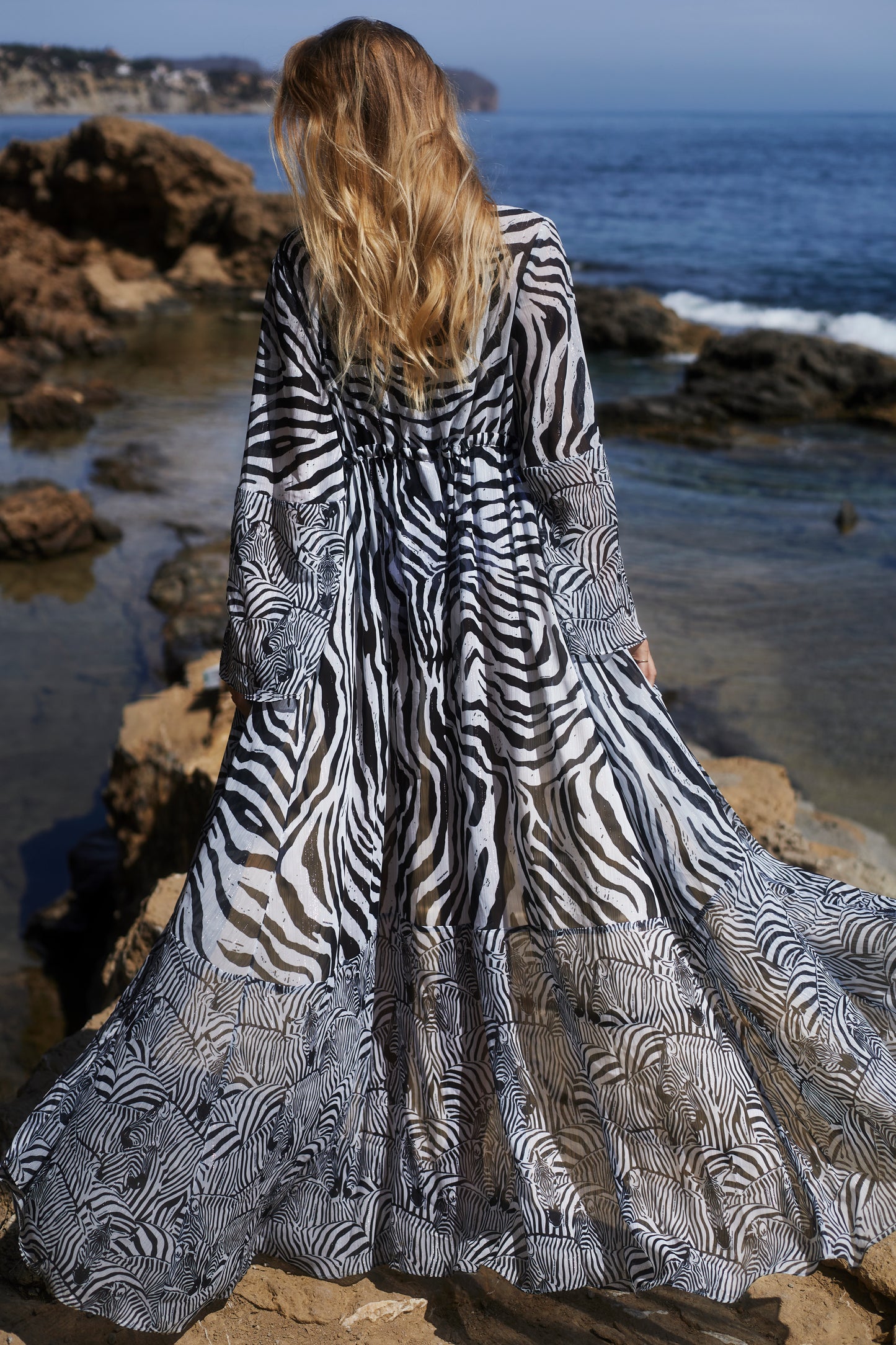 GOWN SAFARI ZEBRA WHITE